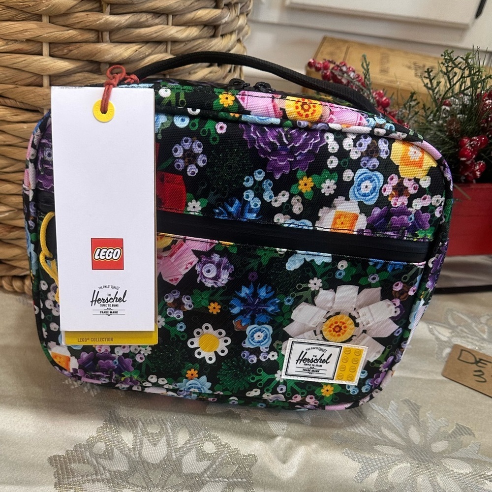 New Herschel X Lego Limited Edition Lunch Box LEGO Pop Quiz Lunch Box - Picture 4 of 16